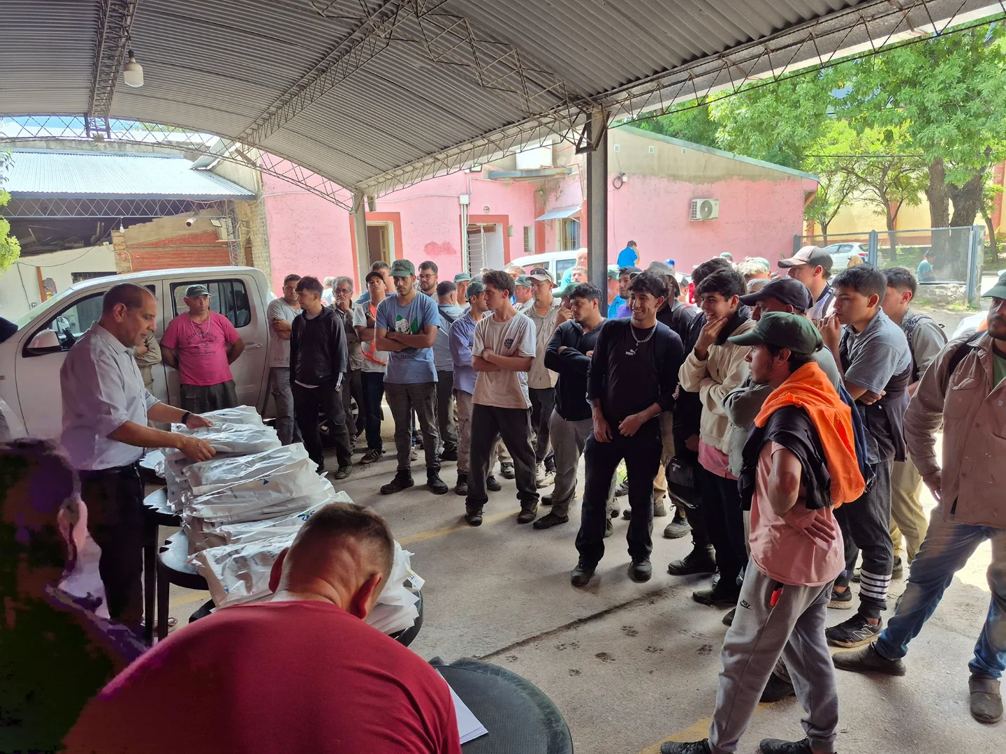 ENTREGA DE INDUMENTARIA PARA EL PERSONAL MUNICIPAL
La Municipalidad de Villa d